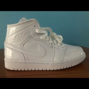 Jordan 1 triple white